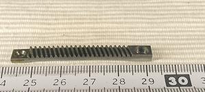 PZO MB-30 / ML - Zahnstange für dem Mikroskopkondensor Schiebemechanismus (Mikroskop Kondensor Vertikal Fokus)