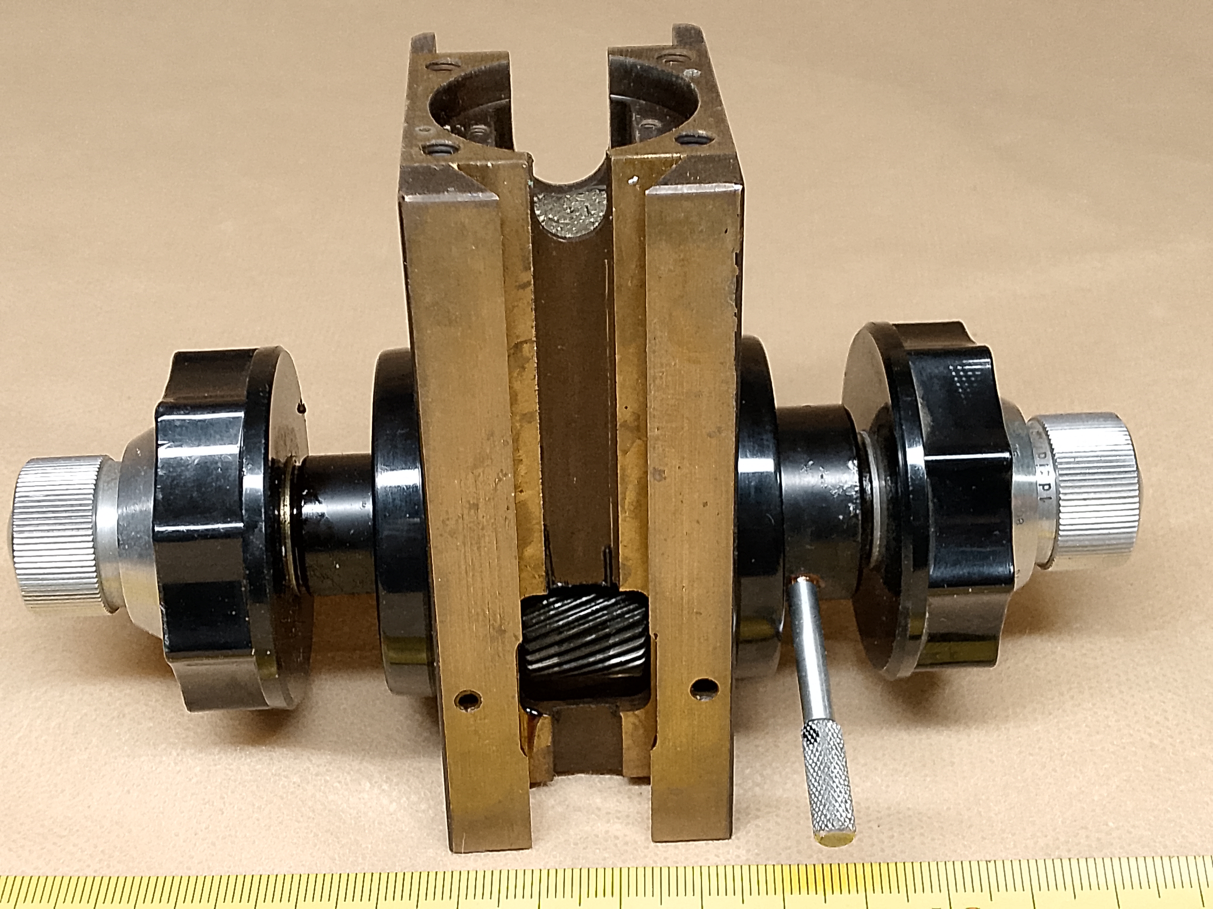 Blok ruchu zgrubnego (makro) z pokrętłami do mikroskopu PZO MB-30 / PZO ML - ujęcie #5