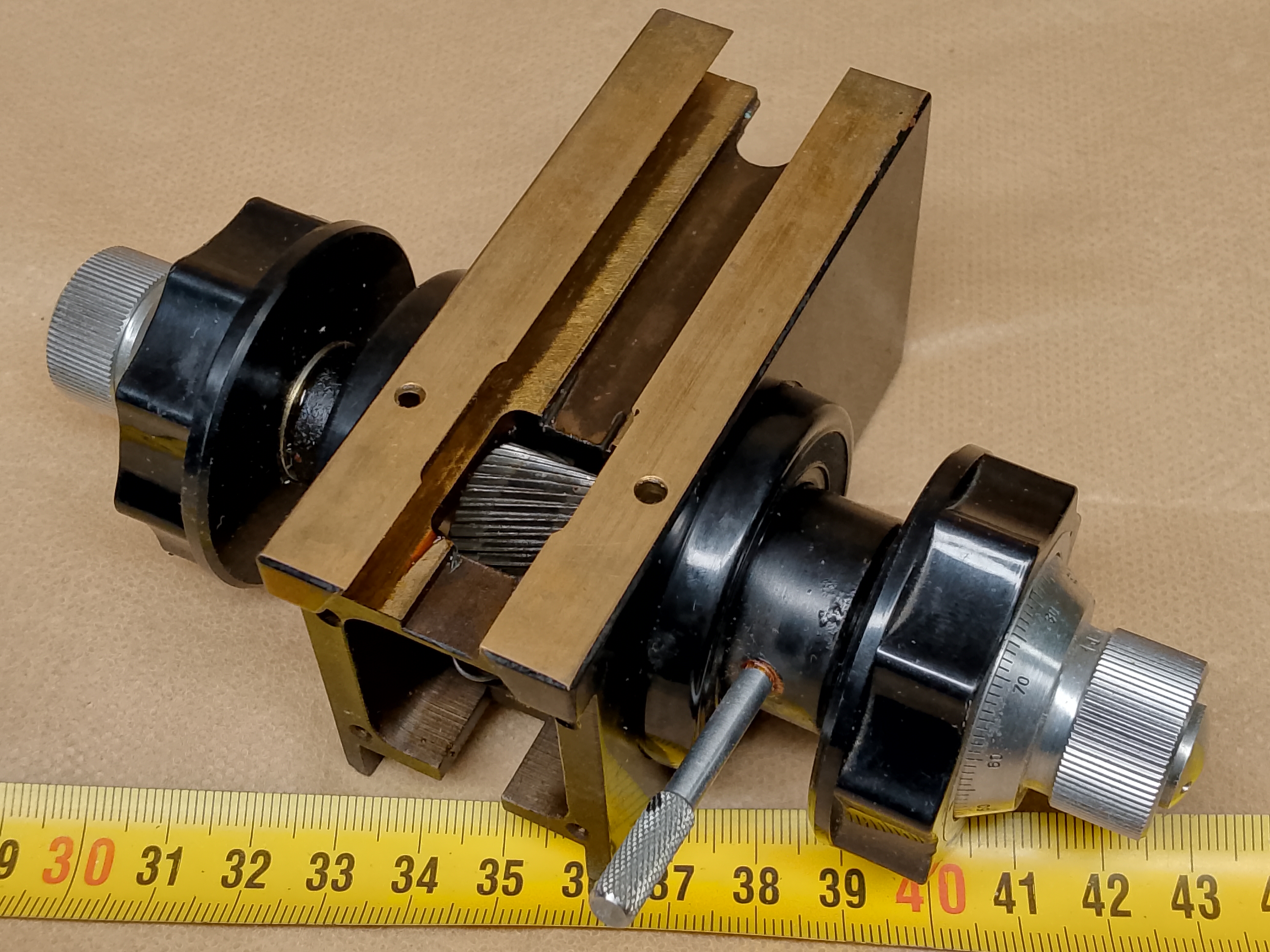 Blok ruchu zgrubnego (makro) z pokrętłami do mikroskopu PZO MB-30 / PZO ML - ujęcie #15
