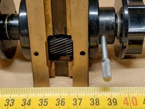 Blok ruchu zgrubnego (makro) z pokrętłami do mikroskopu PZO MB-30 / PZO ML - ujęcie #14