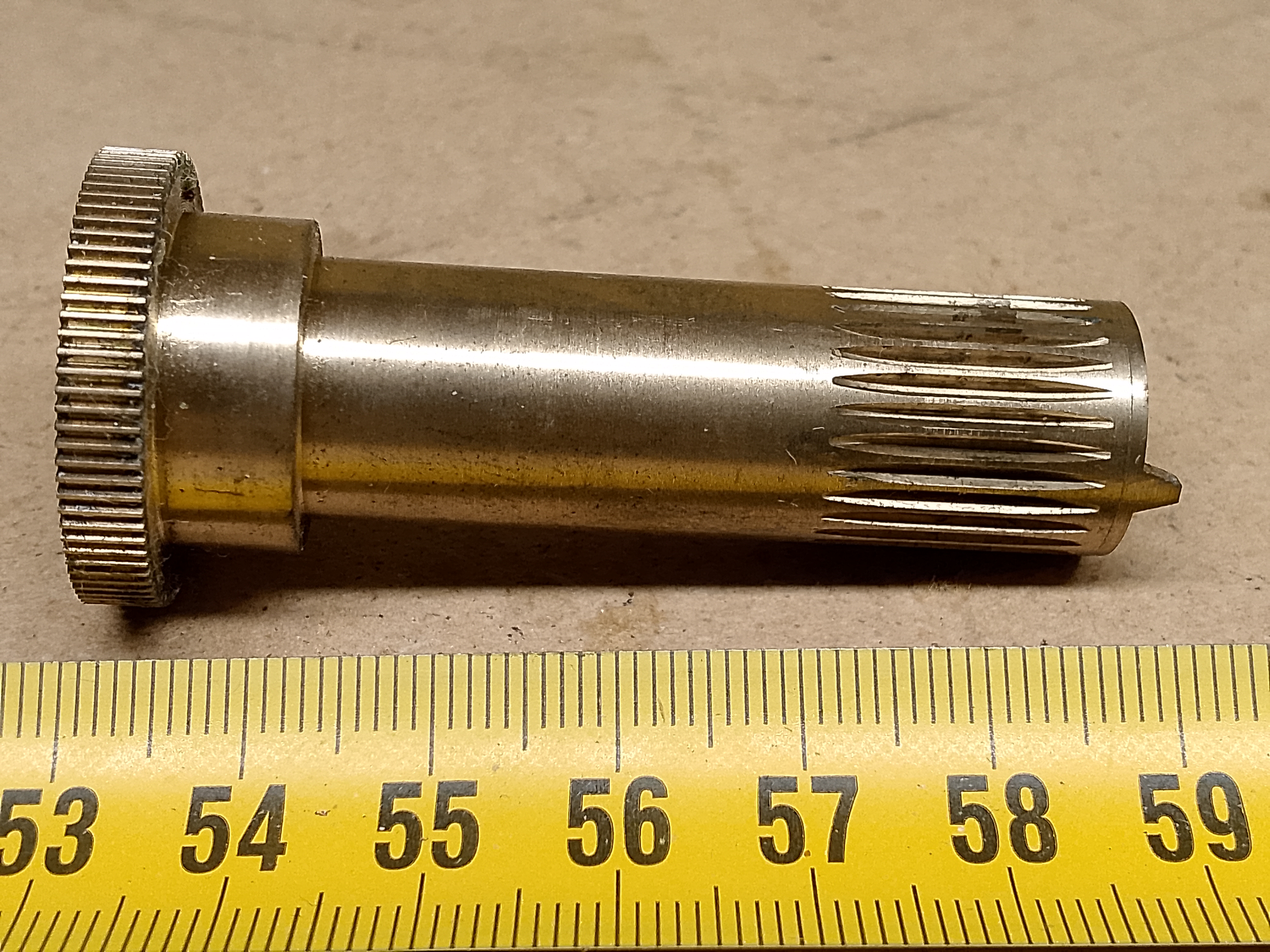 Tuba zębata z mechanizmu przesuwu (makro / mikro fokus) mikroskopu Carl Zeiss Jena Ergaval / Amplival - ujęcie #1