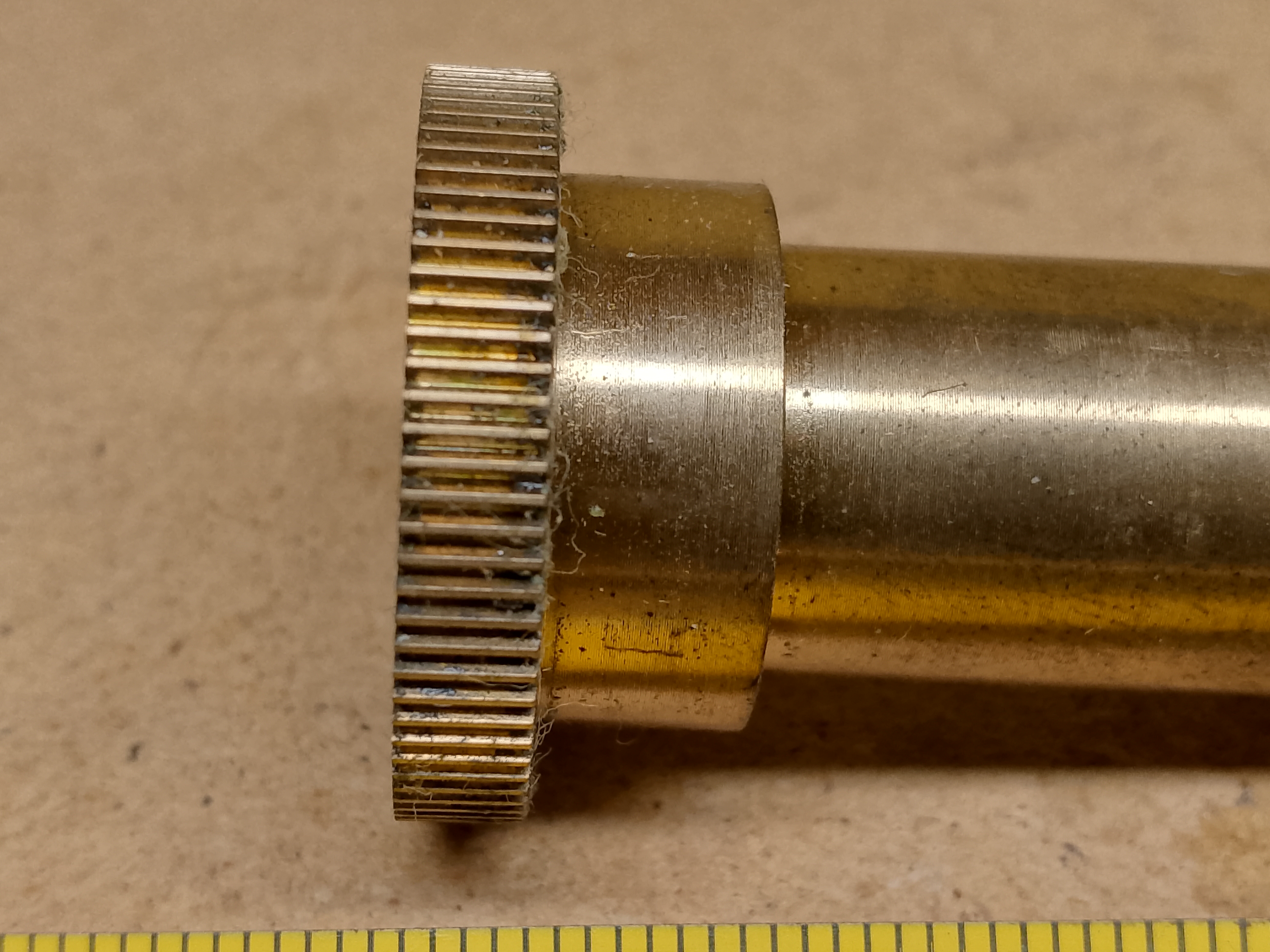 Tuba zębata z mechanizmu przesuwu (makro / mikro fokus) mikroskopu Carl Zeiss Jena Ergaval / Amplival - ujęcie #4