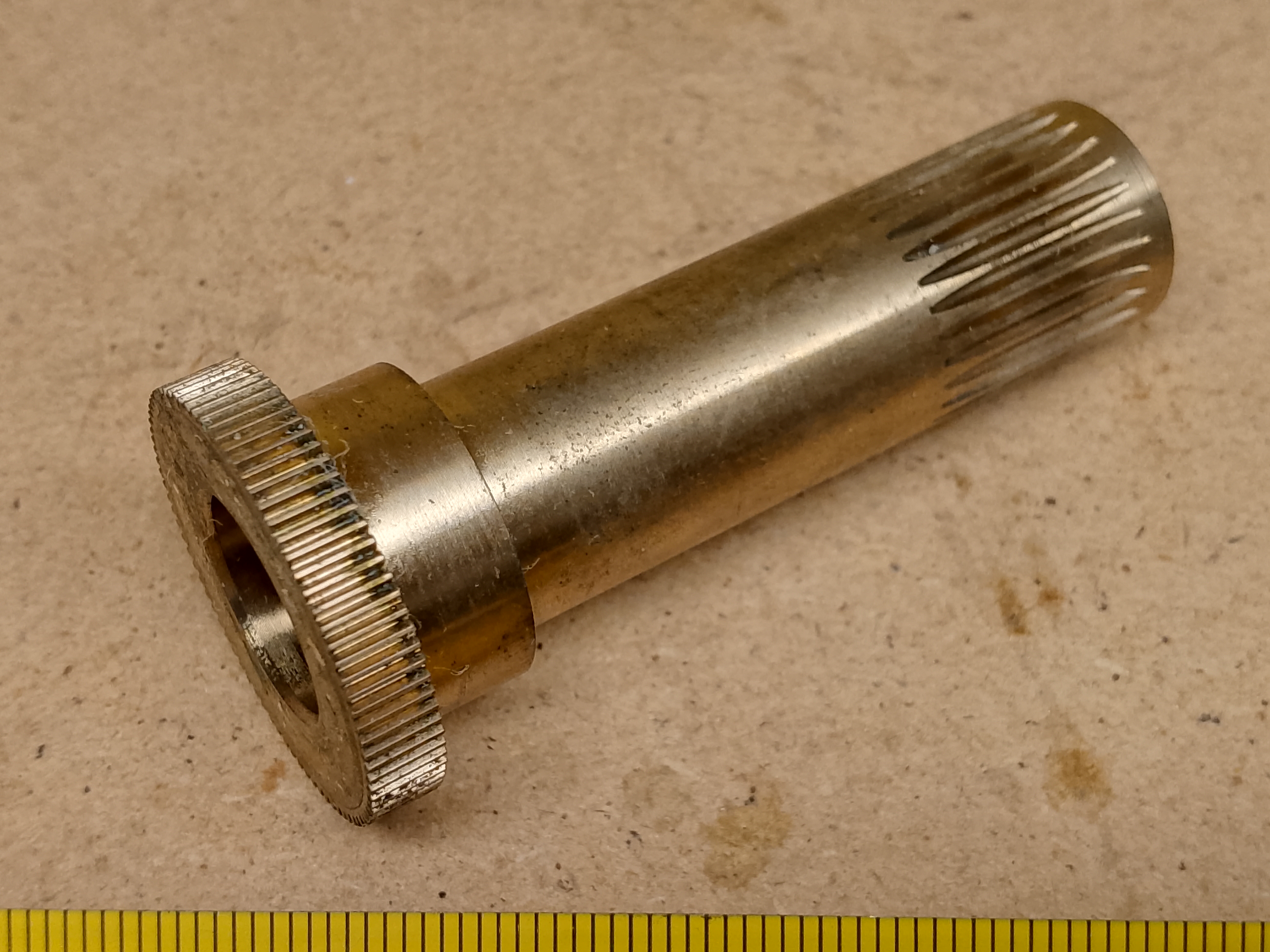 Tuba zębata z mechanizmu przesuwu (makro / mikro fokus) mikroskopu Carl Zeiss Jena Ergaval / Amplival - ujęcie #7
