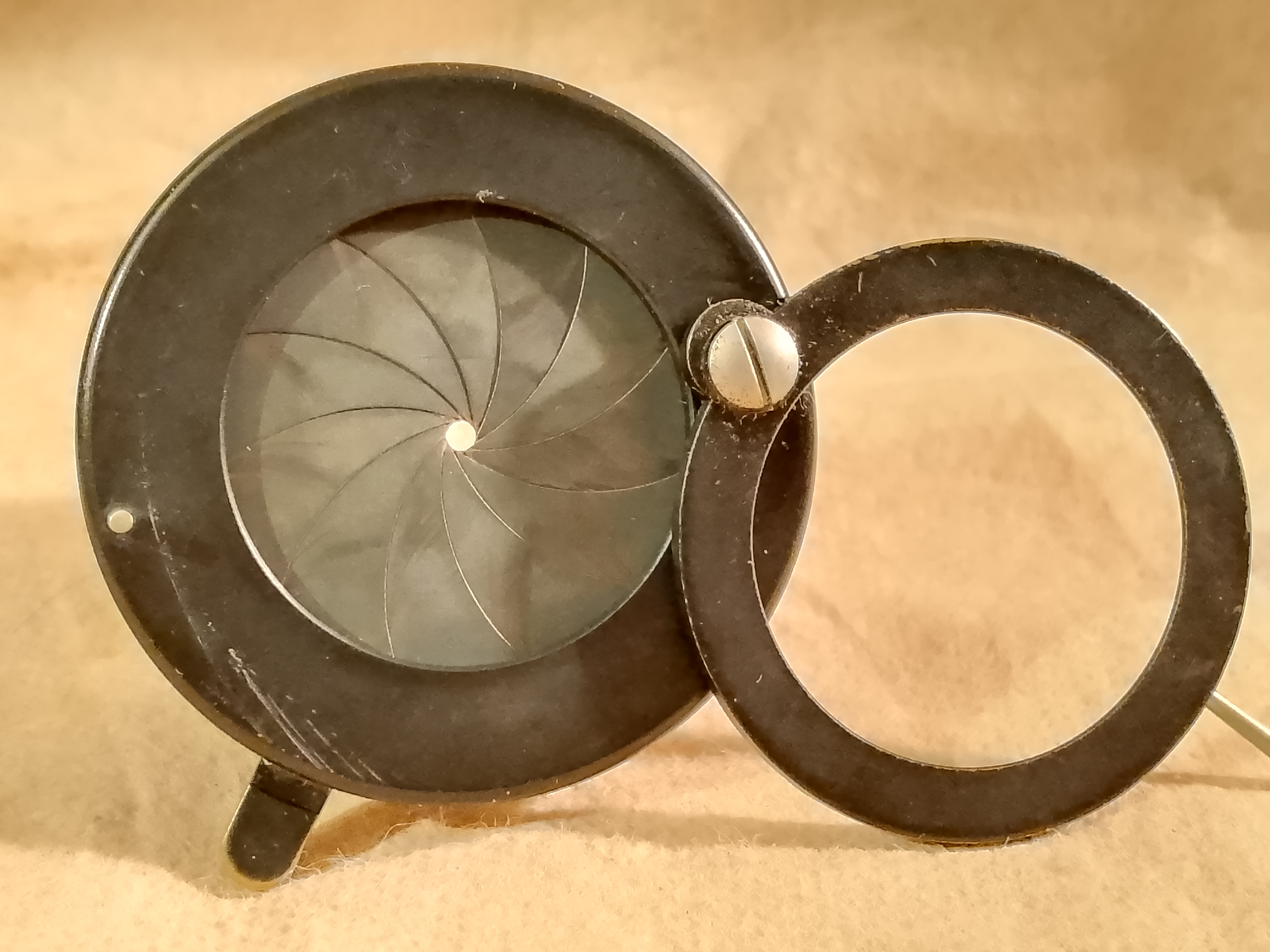 Hertel & Reuss Studio C Kondensor mikroskopowy o średnicy 31,5 mm, przysłona irysowa i uchwyt na filtry 32 mm. - ujęcie #6