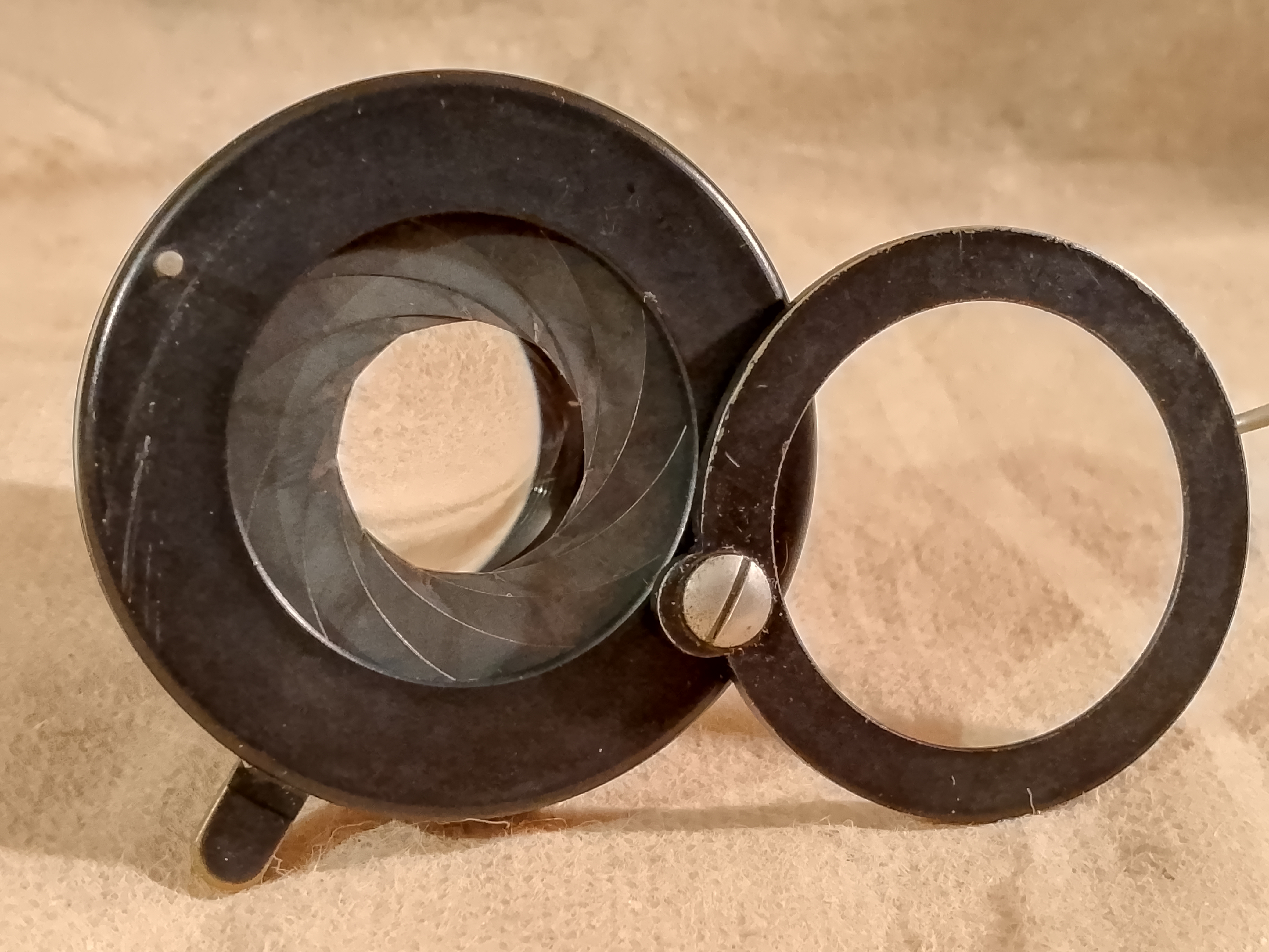 Hertel & Reuss Studio C Kondensor mikroskopowy o średnicy 31,5 mm, przysłona irysowa i uchwyt na filtry 32 mm. - ujęcie #7