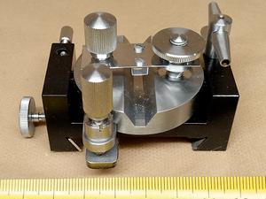 Część składowa (element 003) zestawu mikromanipulator Carl Zeiss Jena (microscope micrurgy equipments, sliding micromanipulator) do mikroskopu. - different 2 view