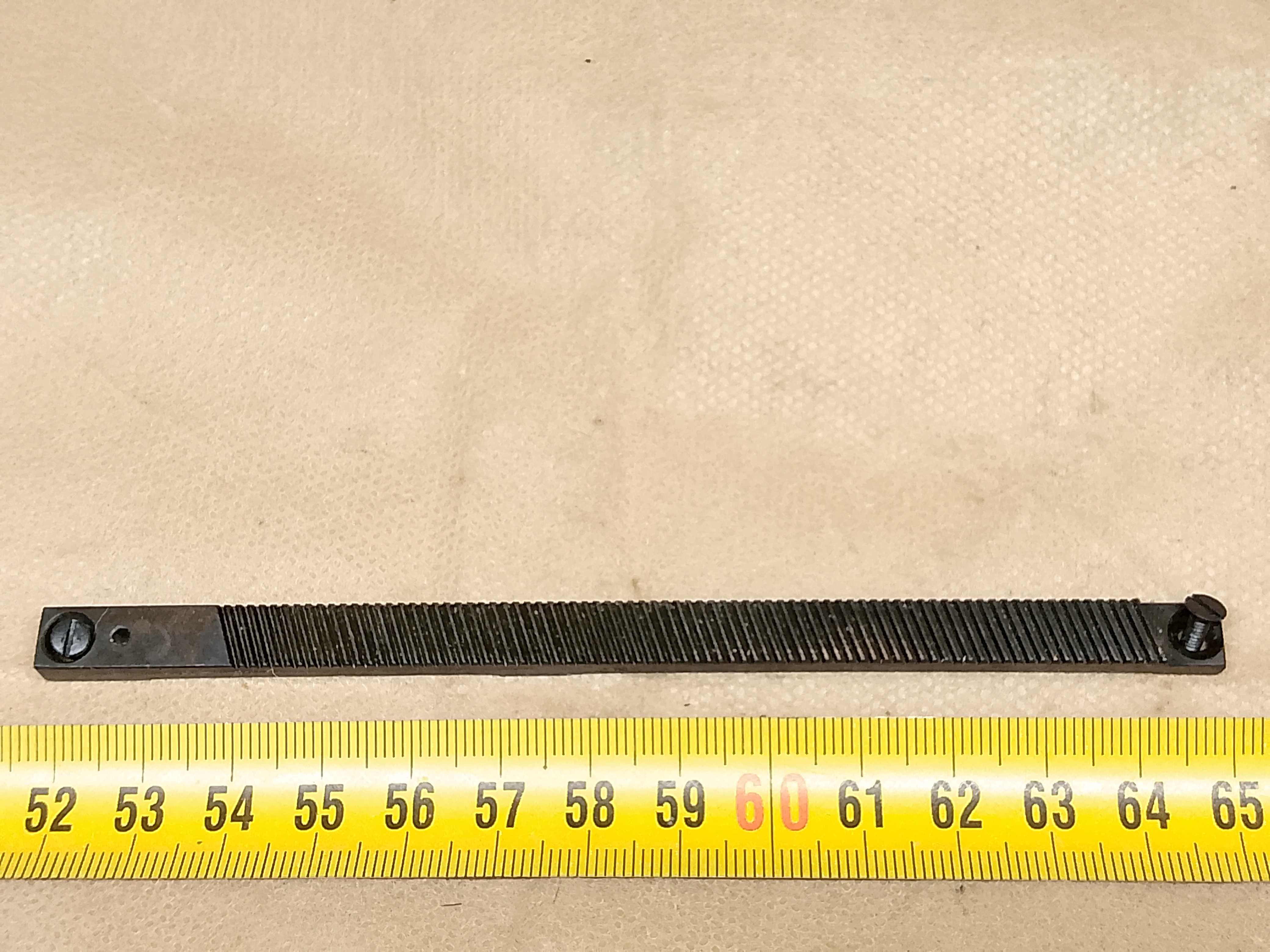 Lomo MBB-1 i MIN-8 - listwa zębata ruchu zgrubnego (mikroskopowa zębatka makro fokus) - ujęcie #9