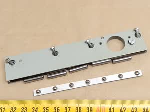 Carl Zeiss Jena Ergaval / Amplival - Teil mit Kugellagern und Rollen - XY Mikroskop-Kreuztisch Serviceelement / Reparaturteil