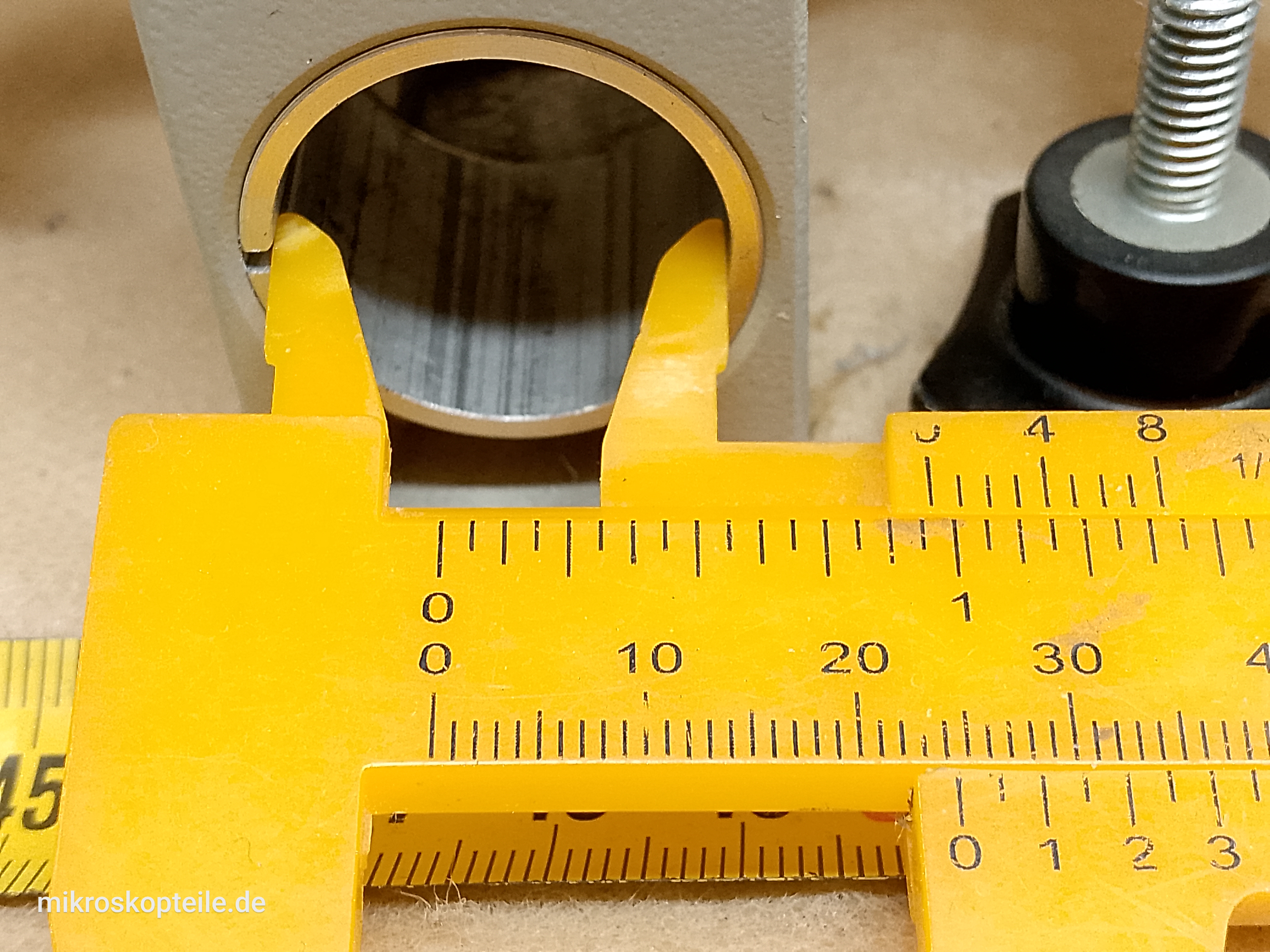 Nissho Optical 209 Stereo - uchwyt głowicy mikroskopu stereoskopowego z regulacją ostrości oraz obręczą 50mm - ujęcie #13