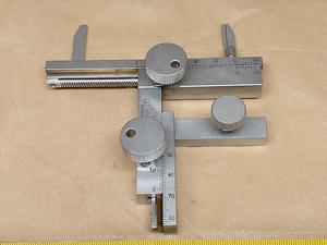 Hertel & Reuss - mechaniczny mechanizm krzyżowy XY do stolika mikroskopowego 