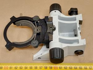 Leica P/N 11501232 - support stolika mikroskopowego, uchwyt kondensora, listwa zębata i zębatka - ujęcie #10