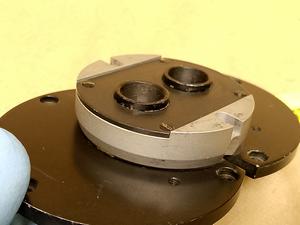 PZO MST-130 - spód mikroskopowej głowicy stereoskopowej | jaskółczy ogon | soczewki | mechanizm rozstawu - ujęcie #10
