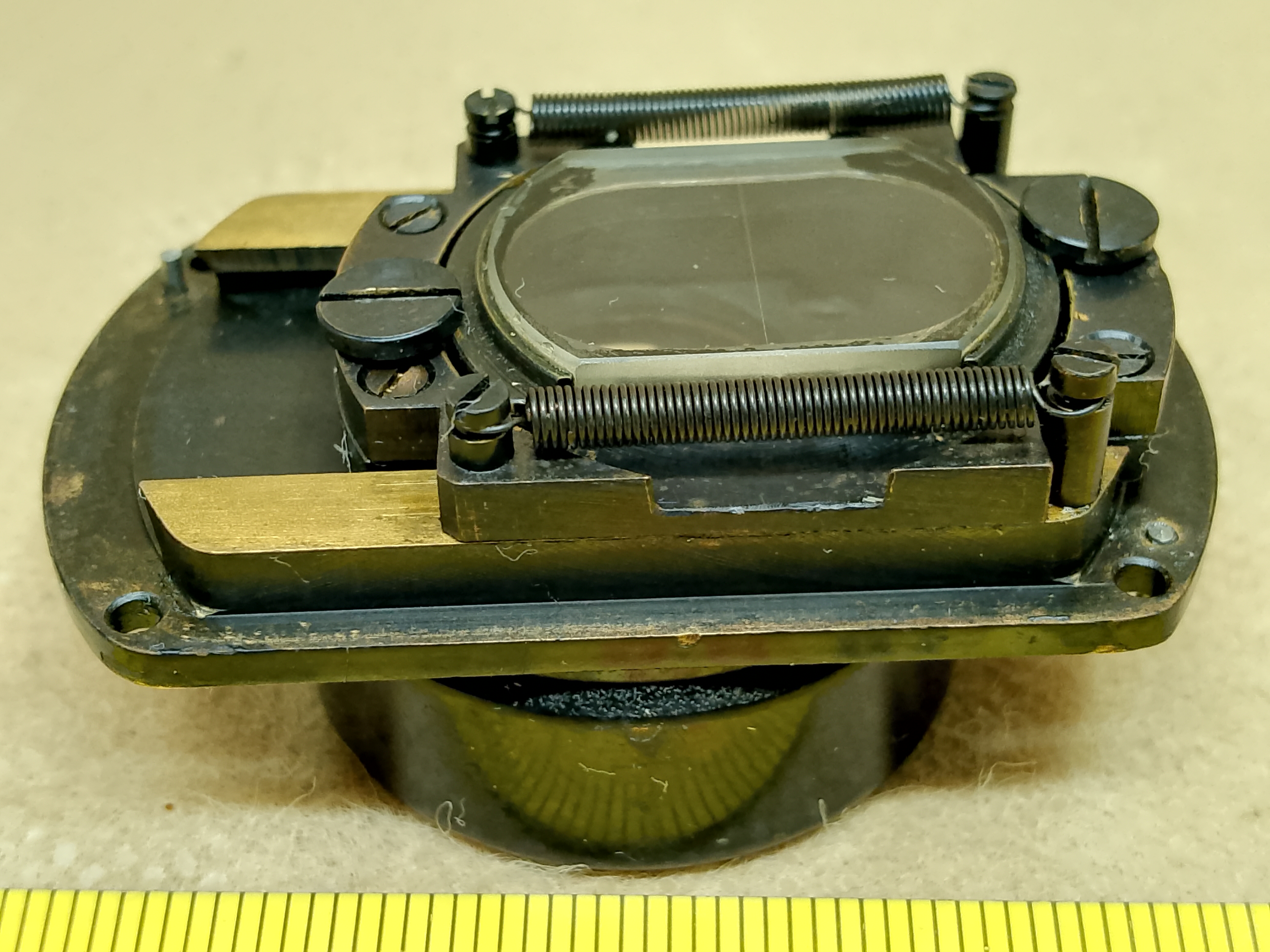 PZO K15x - okular pomiarowy - wewnętrzny mechanizm z optyką - ujęcie #1
