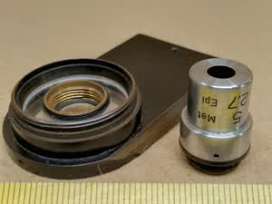 Carl Zeiss Jena Metalliput - 5 Met / 2,7 Epi Metallmikroskop- Spezialgewinde- Epi-/Met-Objektiv mit Objektivschlitten  (5x/0,09) - thumbnail