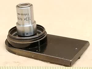 Carl Zeiss Jena Metalliput - 18x0,30 Metallmikroskop- Spezialgewinde- Epi-/Met-Objektiv mit Objektivschlitten (9.7 Epi, 18 Met) - thumbnail