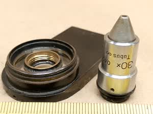 Carl Zeiss Jena Metalliput - 30x0,40 Metallmikroskop- Spezialgewinde- Epi-/Met-Objektiv mit Objektivschlitten (16 Epi, 30 Met) - thumbnail