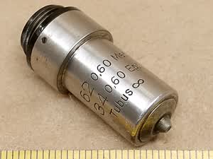 Carl Zeiss Jena Metalliput 62 0,60 Met / 34 0,60 Epi Metallmikroskop- Spezialgewinde- Epi-/Met-Objektiv mit Objektivschlitten  (60x/0,60)