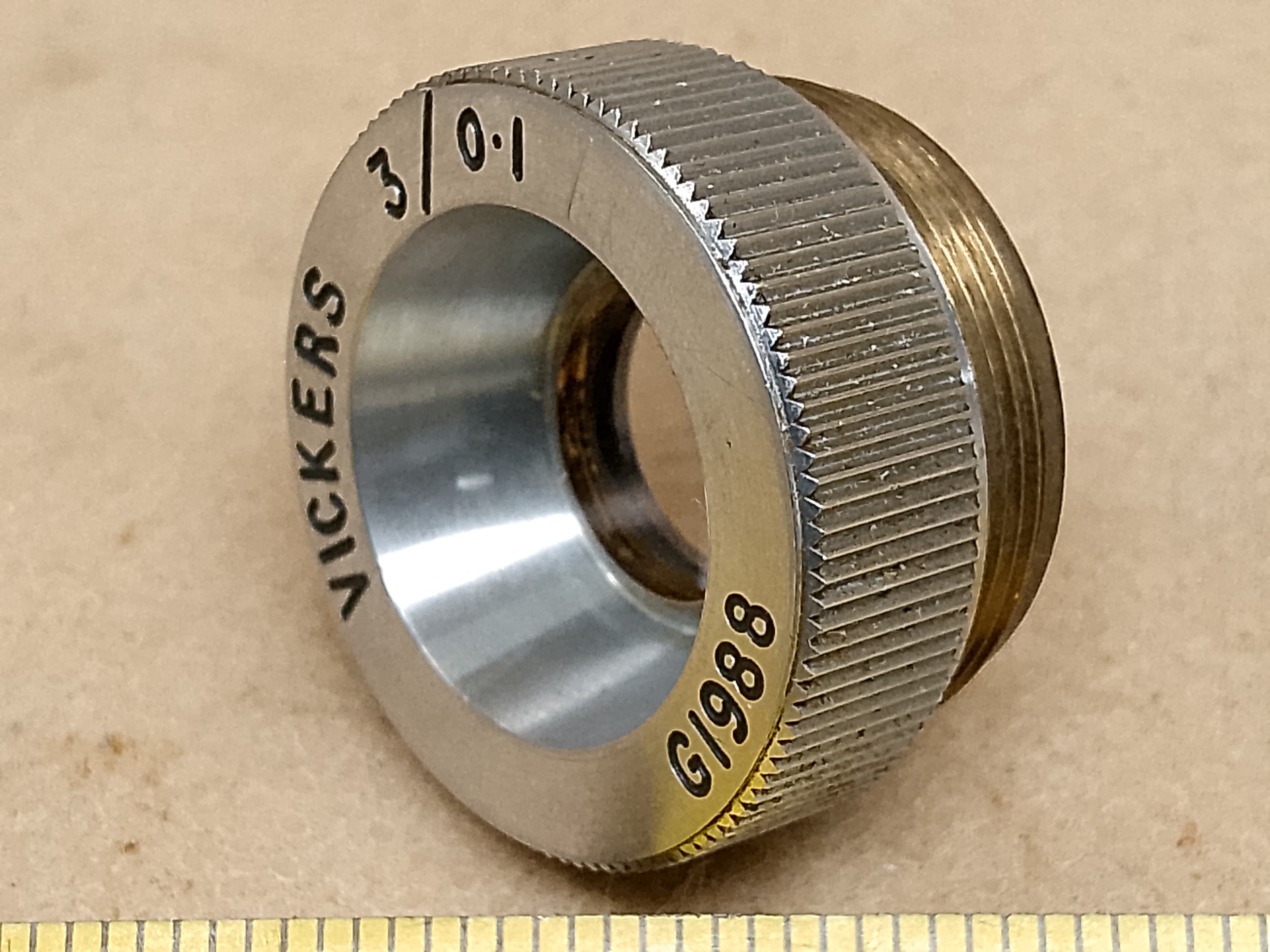 Vickers 3 0.1 - obiektyw mikroskopowy 3x - different 2 view
