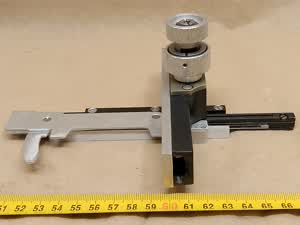 AO One-Fifty - mechaniczny mechanizm krzyżowy XY do stolika mikroskopowego | uchwyt preparatu American Optical - ujęcie #10