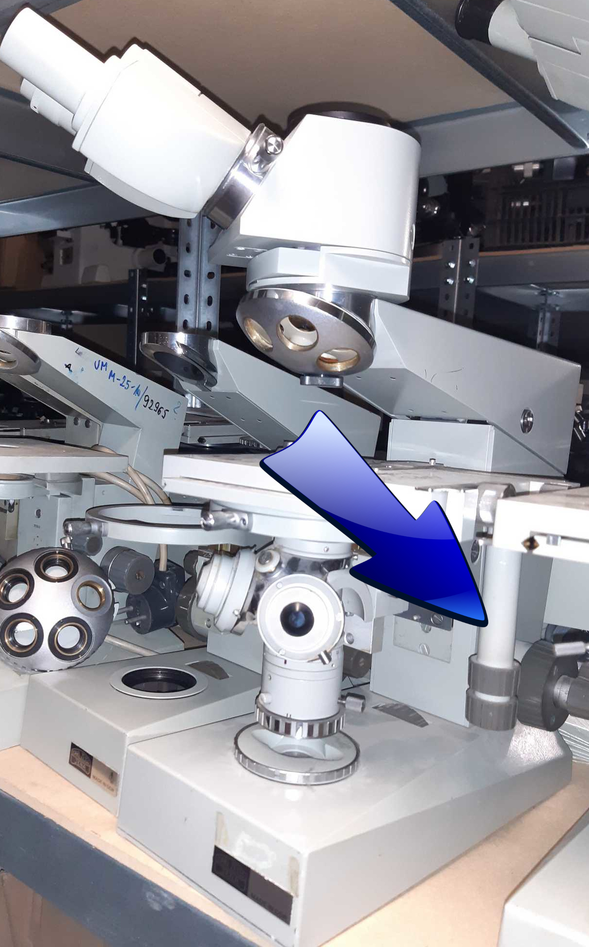 Carl Zeiss Jena Amplival / Metaval - wałek zębaty z pokrętłem do długiej rączki stolika mikroskopu - ujęcie #8