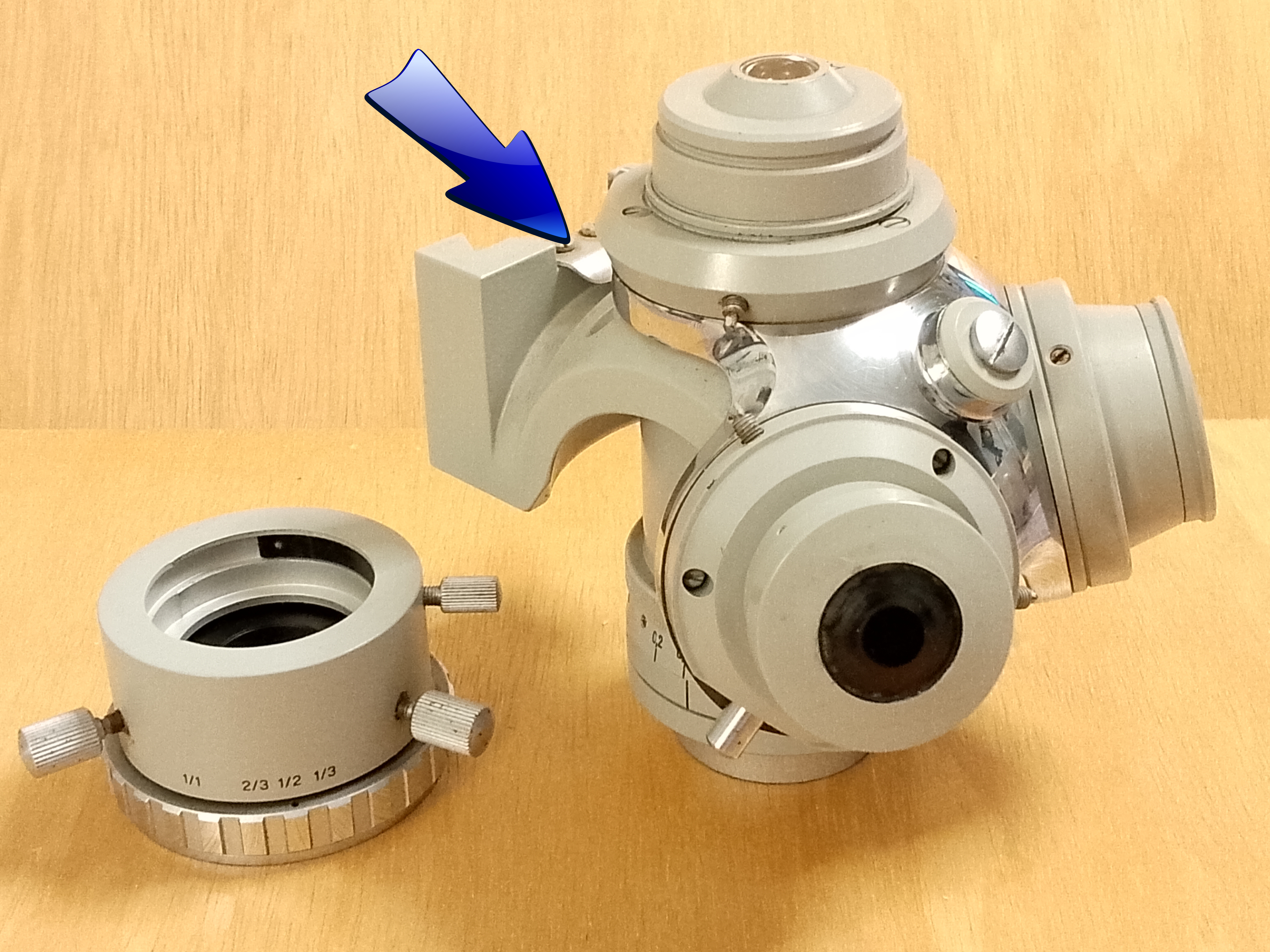 Carl Zeiss Jena Amplival - zapadka (sprężyna) "click-stop" rewolweru mikroskopowego kondensora pankratycznego - ujęcie #4