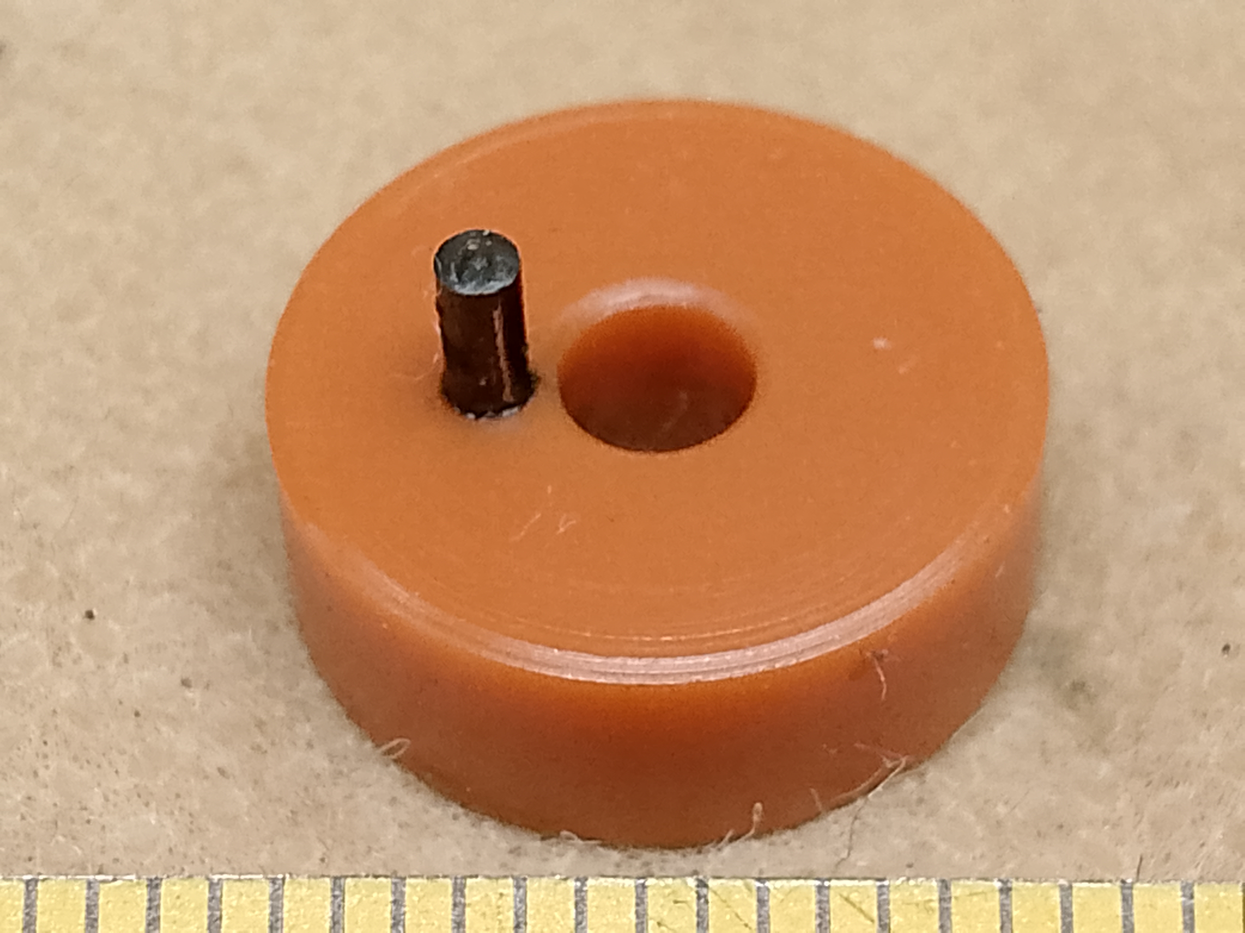 Carl Zeiss Jena Ergaval - plastikowe kółeczko z bolcem do krótkiej rączki stolika mikroskopu - ujęcie #1