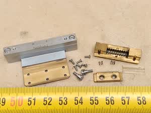 Zeiss Standard 14 / GFL - 0-10-Skala, Halterung für den Probenhalter und Abdeckung der Schneckenwelle - XY Mikroskop-Kreuztisch Reparaturteil - thumbnail
