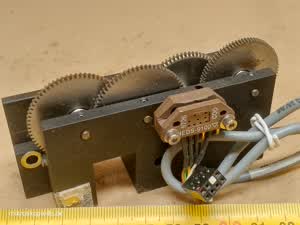Zeiss Axiovert 100M motorized inverted microscope pinion system spare part