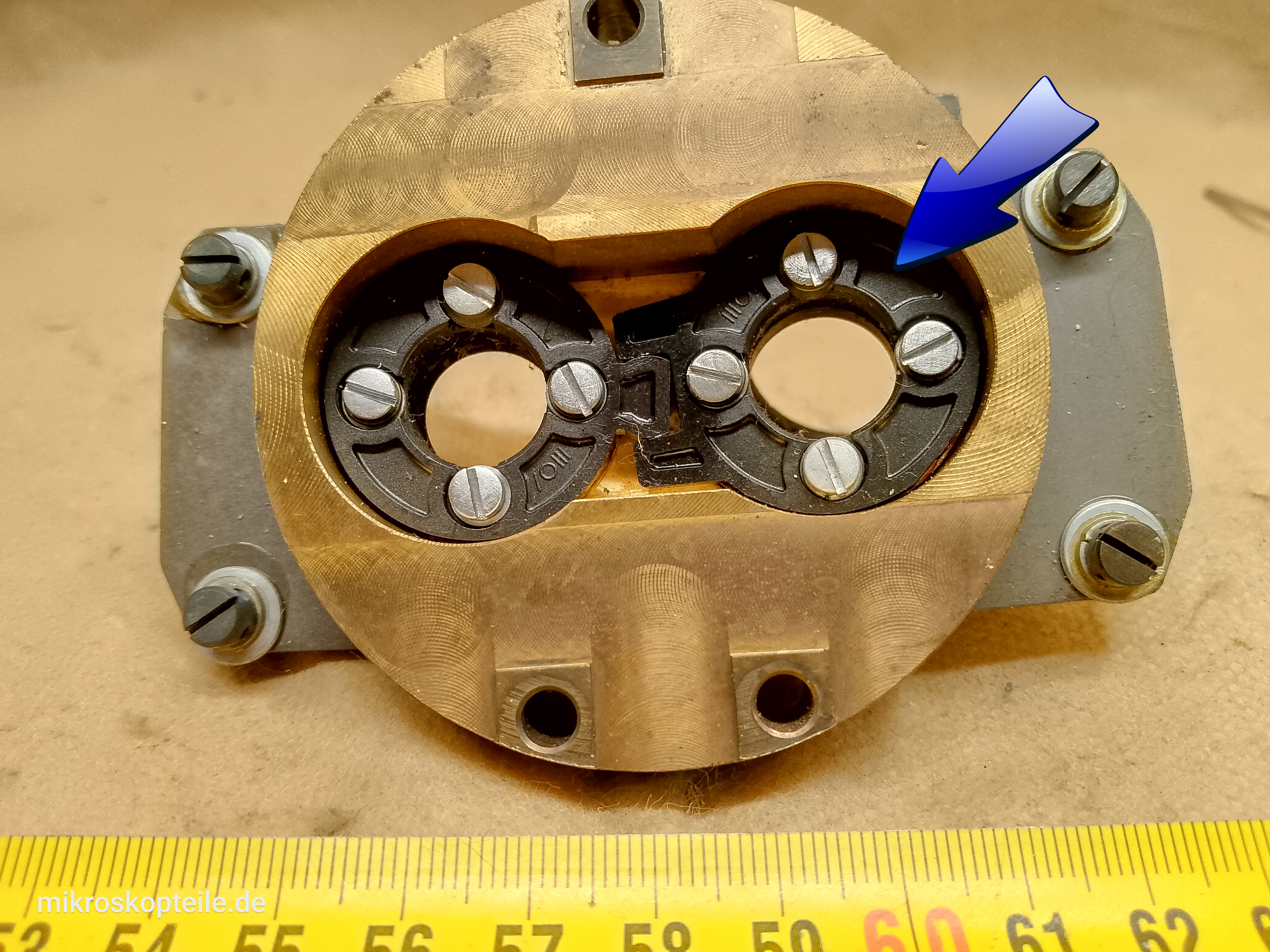 Zeiss DRC / DV 4 STEMI - prawy (żeński) kontroler mechanizmu rozstawu źrenic w mikroskopie stereoskopowym - ujęcie #7