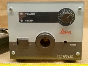 Leica model CLS 100 LED - źródło zimnego światła do mikroskopów