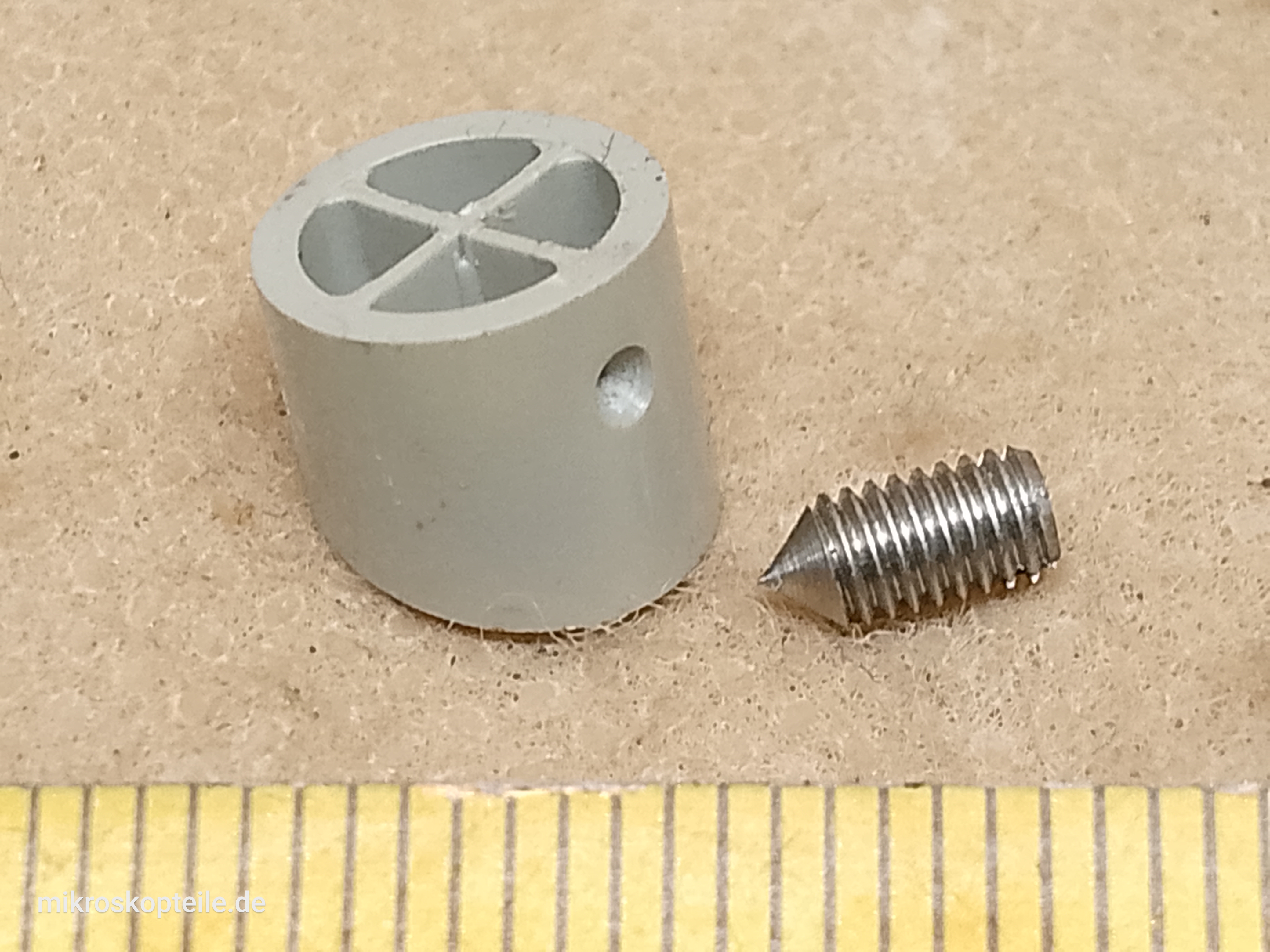 Zeiss Standard - zaślepka przełącznika szerokiego pola pod głowicą mikroskopu (47 30 65) - ujęcie #1