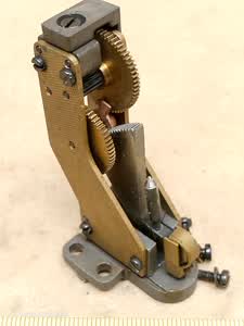 Lomo MMU-3 / MMY-3 metallurgical microscope fine focus mechanism | gear block