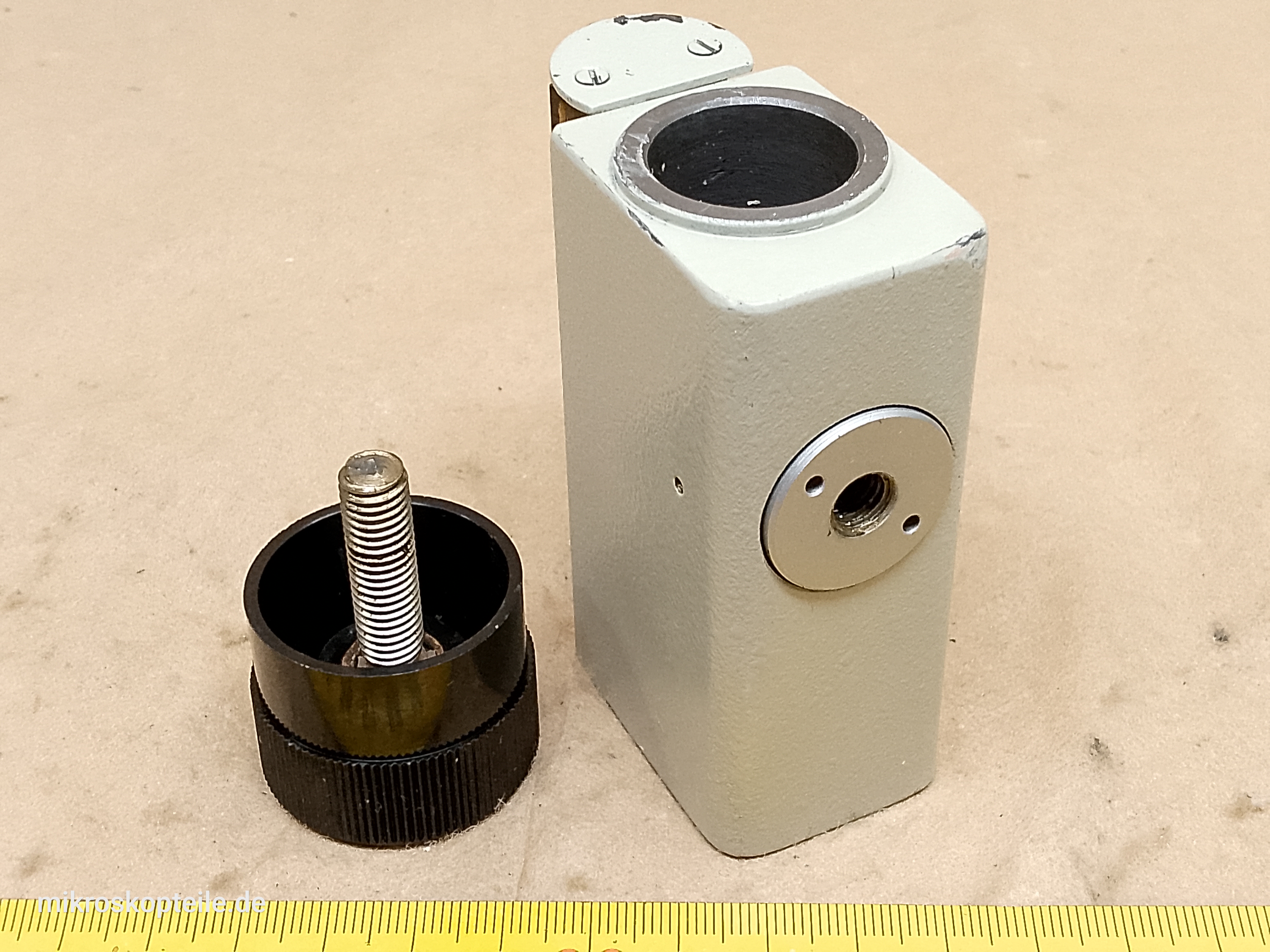 Lomo MMU-3 / MMY-3 - mocowanie kolumny statywu mikroskopu z listwą zębatą mechanizmu przesuwu | nieruchoma - ujęcie #10