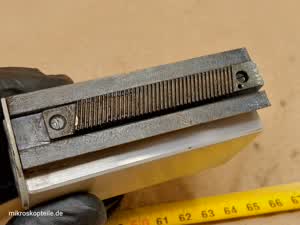 Lomo MMU-3 / MMY-3 - mocowanie kolumny statywu mikroskopu z listwą zębatą mechanizmu przesuwu | nieruchoma część korpusu ogniskowania ostrości ММУ-3 - different 8 view