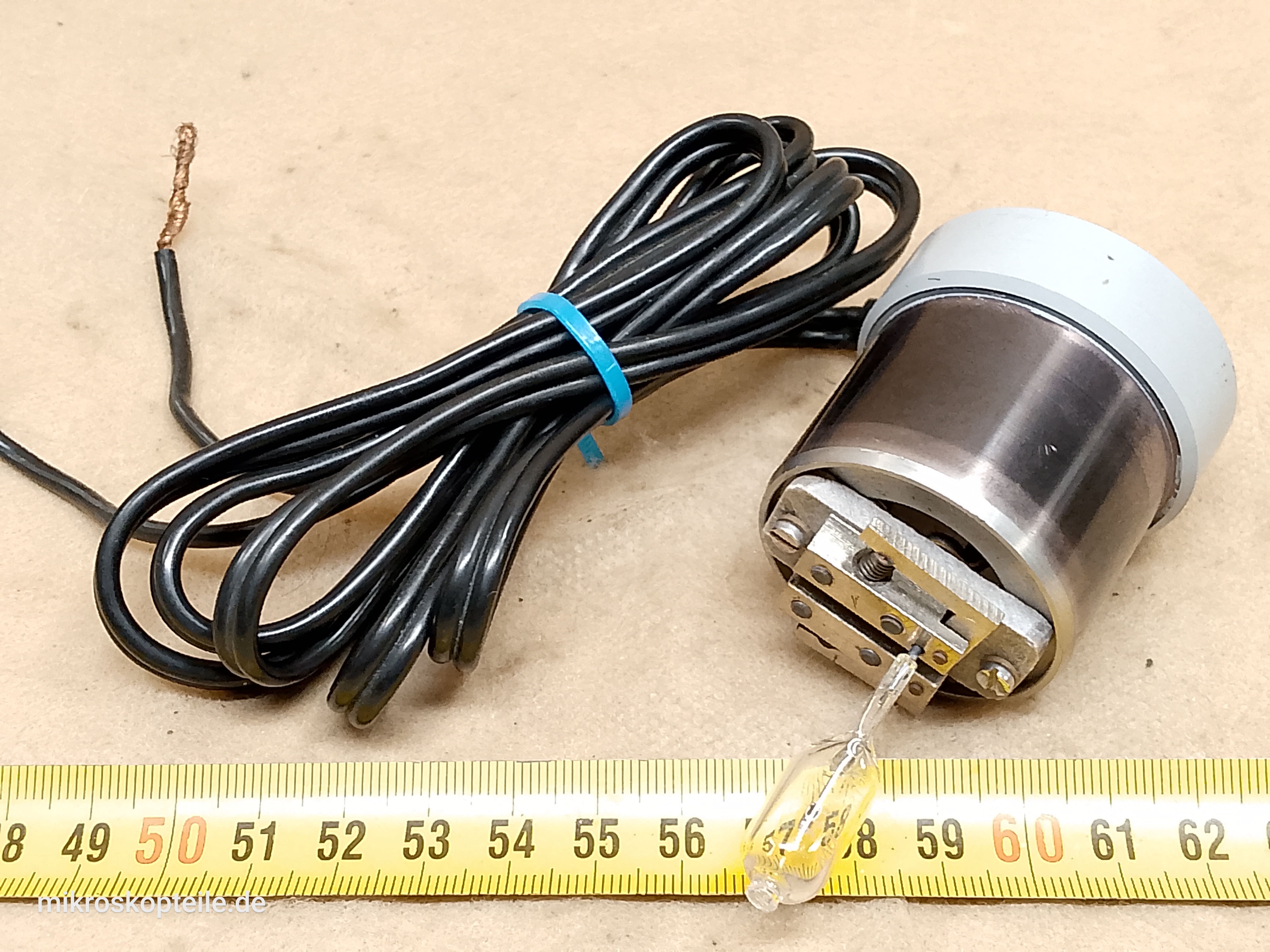 Reichert Zetopan - oprawa żarówki mikroskopowego oświetlacza halogenowego 12V 100W Lux-US - different 2 view