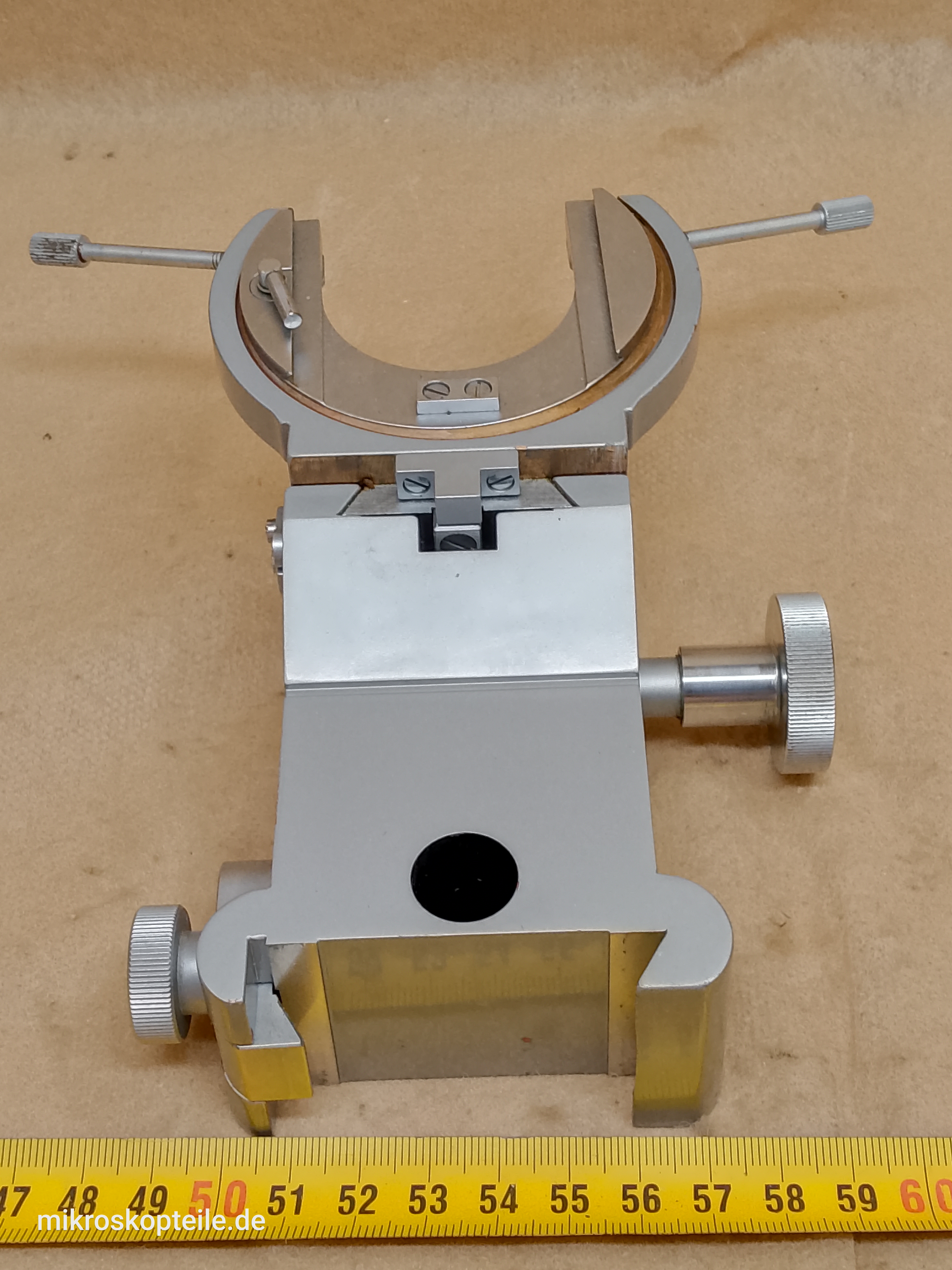 Reichert Zetopan - uchwyt kondensora mikroskopowego, śruby centrujące, listwa zębata i pokrętło ruchu - ujęcie #5