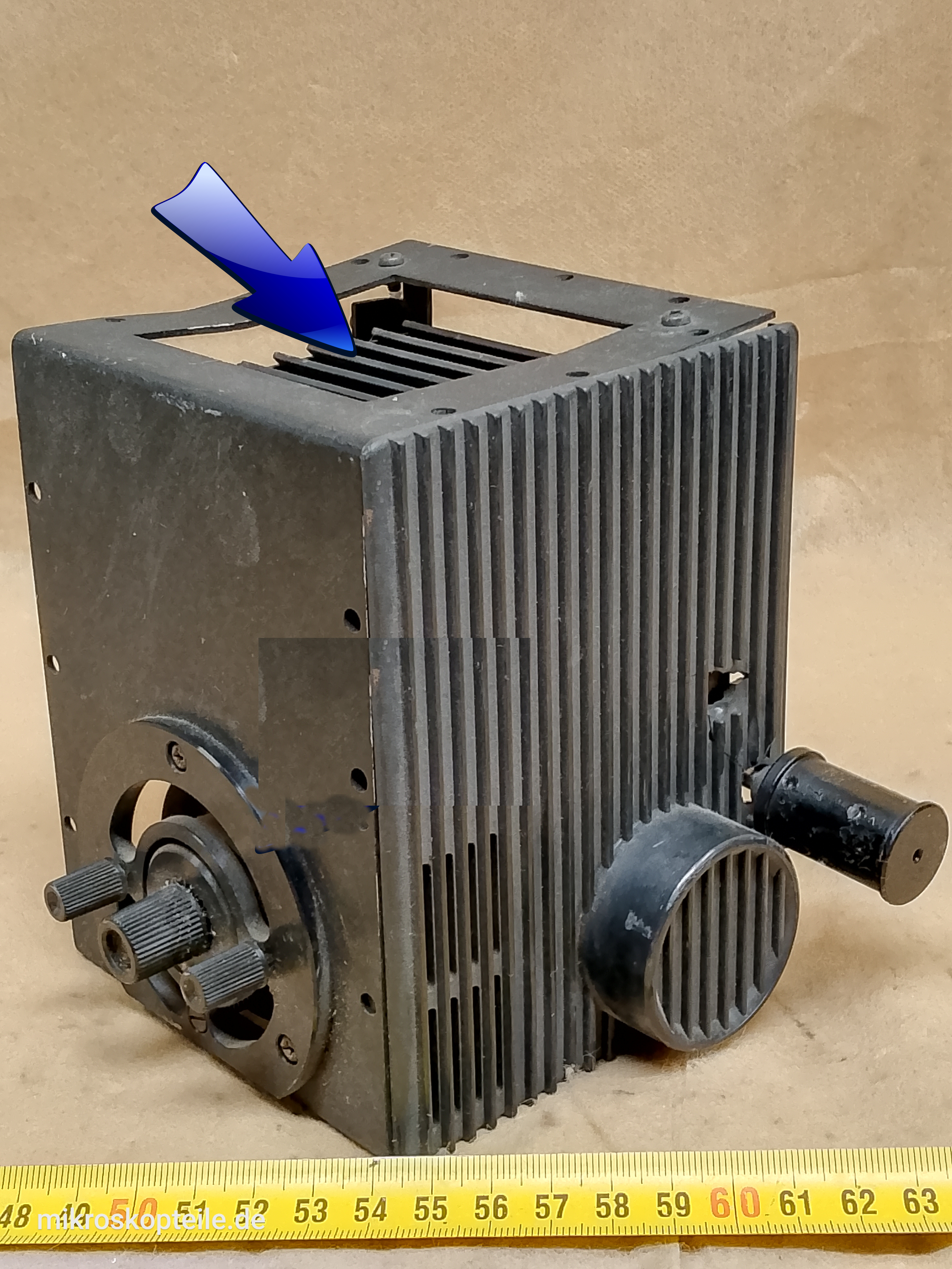 Nikon Optiphot / Labophot - żeberkowany radiator / chłodzenie mikroskopowego oświetlacza fluorescencyjnego HBO - ujęcie #5