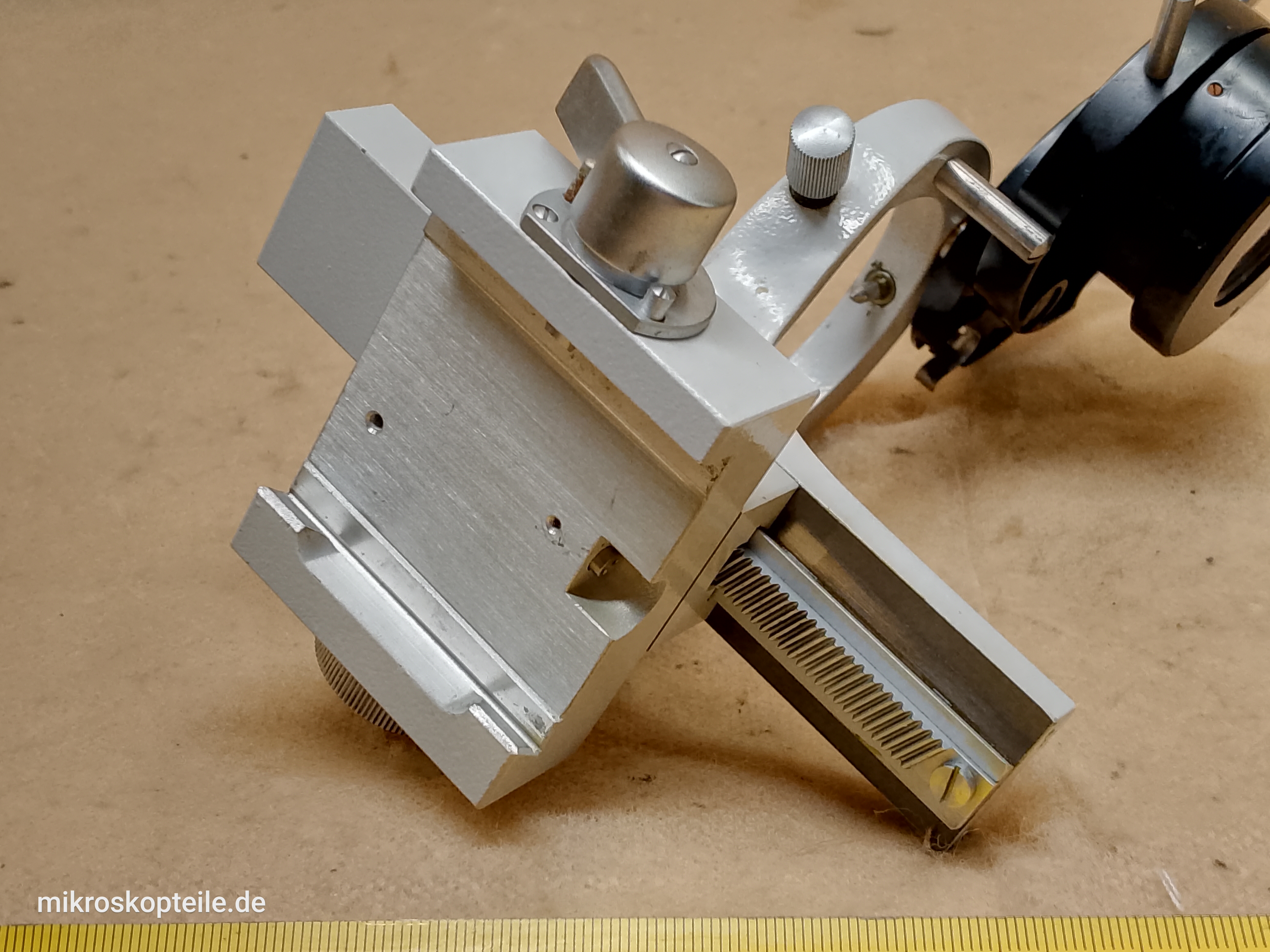 Zeiss Standard WL / Universal - mocowanie kondensora mikroskopowego ze śrubami centrującymi, listwa zębata, uchwyt filtrów i soczewka szerokiego pola - different 9 view