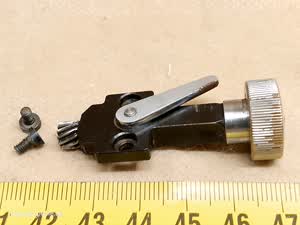 Carl Zeiss Jena Lg / Lumipan microscope gear shaft and longitudinal manipulator for rotating circular stage