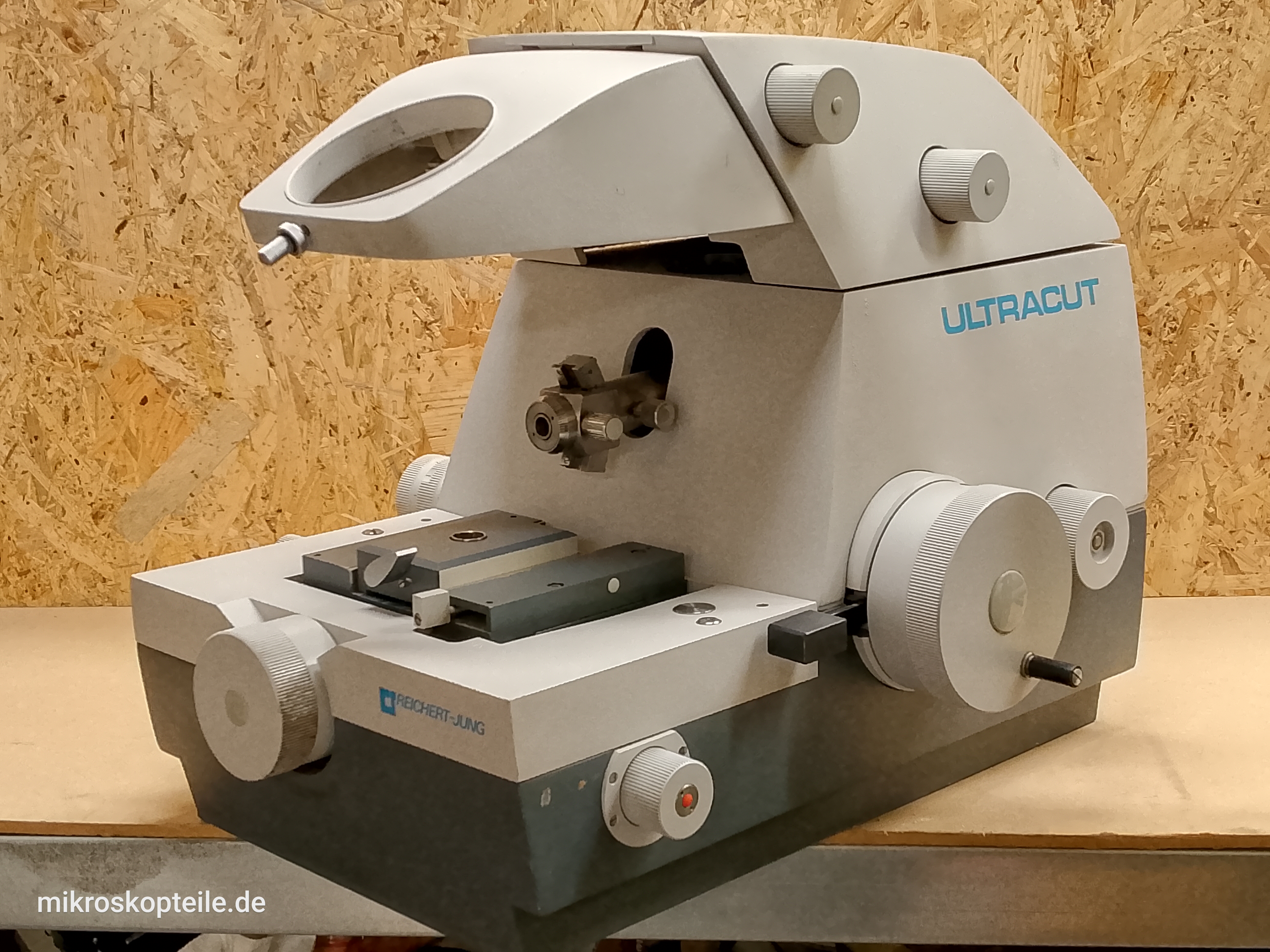 Reichert-Jung Ultracut E - (Leica) mikrotom, jednostka centralna model 701701 - different 1 view