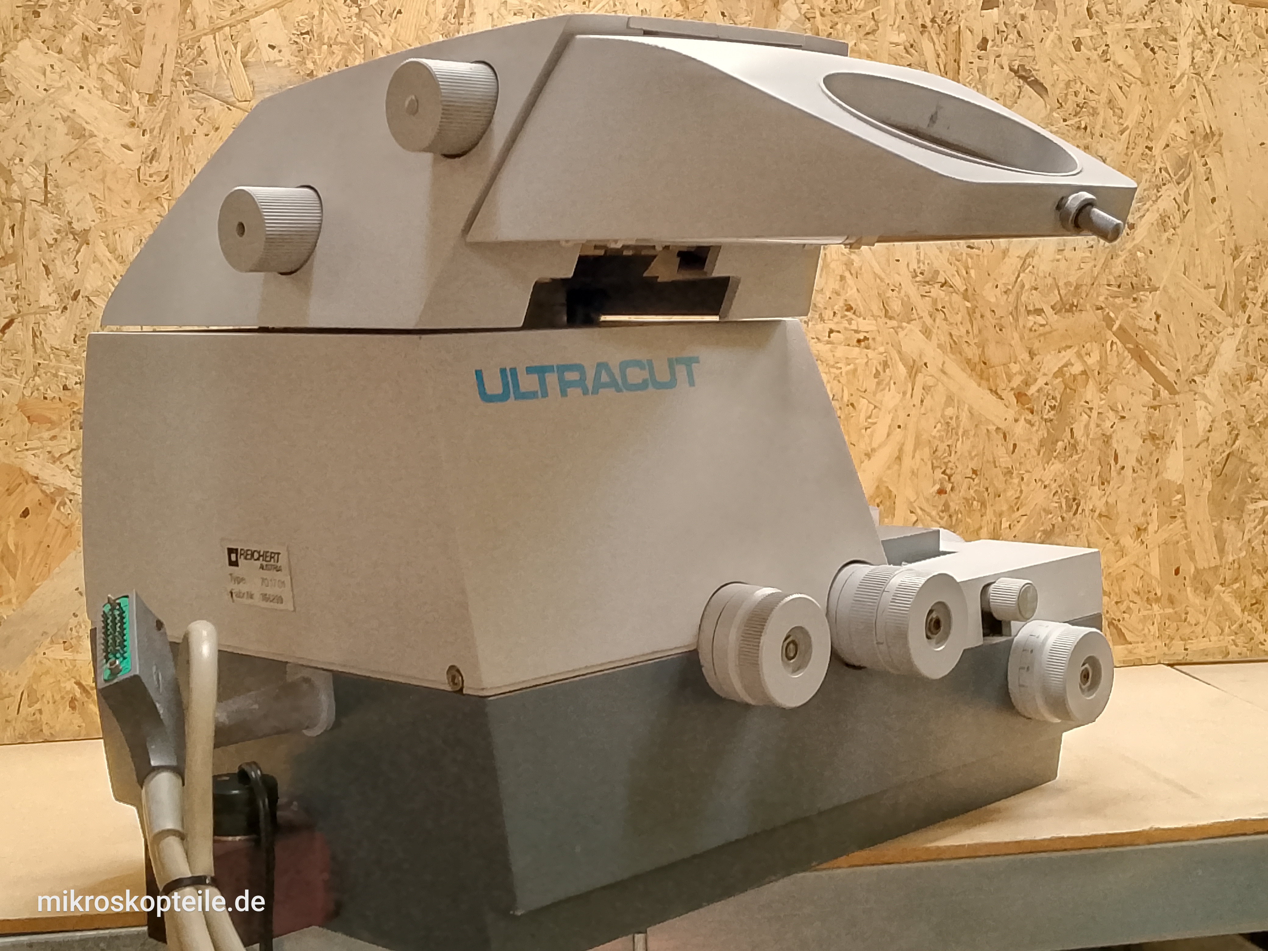 Reichert-Jung Ultracut E - (Leica) mikrotom, jednostka centralna model 701701 - different 21 view