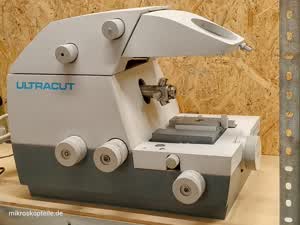 Reichert-Jung Ultracut E - (Leica) mikrotom, jednostka centralna model 701701 - different 2 view
