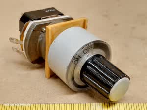Zeiss Photomicroscope III RS - przełącznik ON-OFF z potencjometrem, sterowanie napięciem oświetlenia mikroskopu - different 1 view