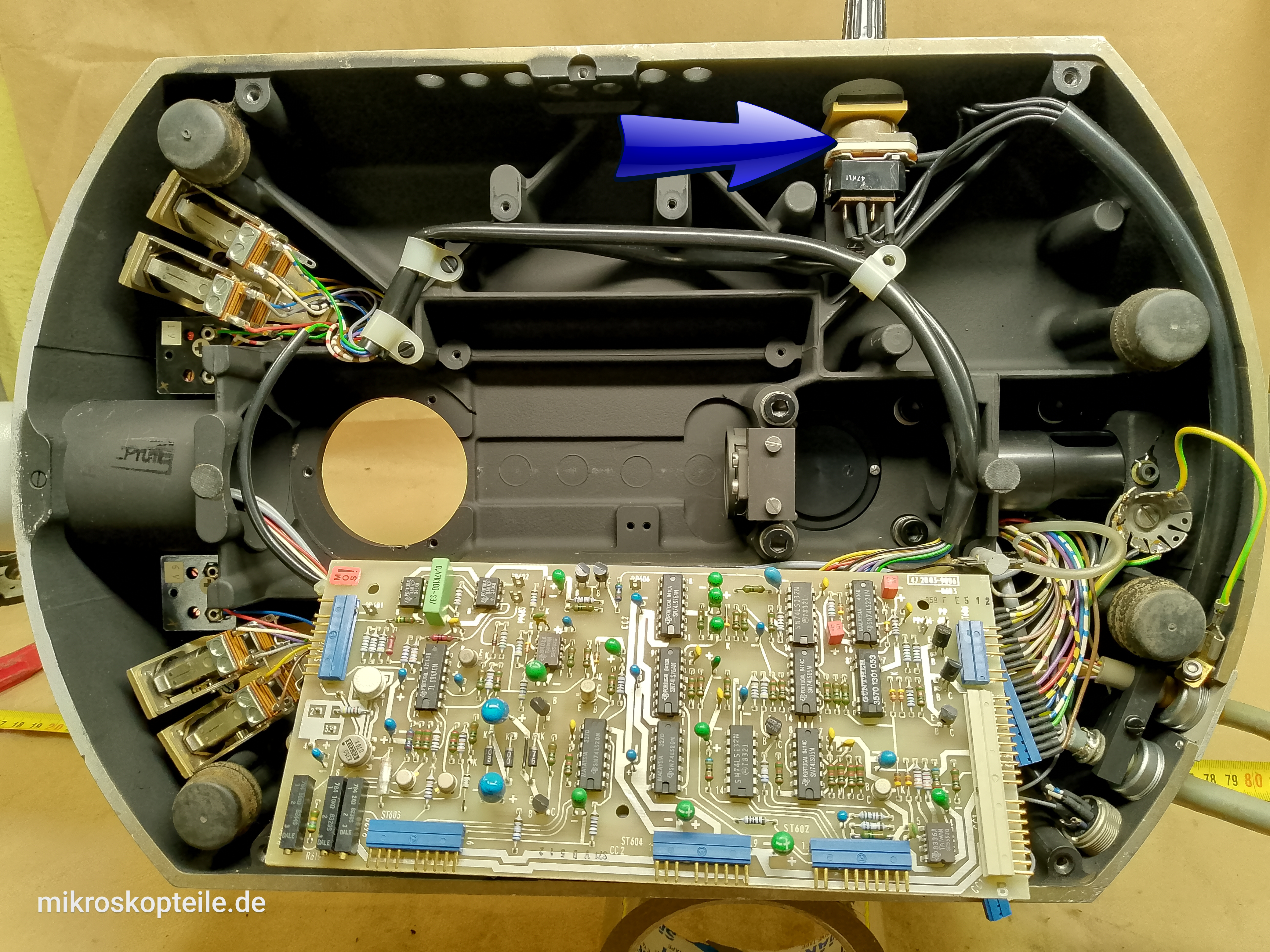 Zeiss Photomicroscope III RS - przełącznik ON-OFF z potencjometrem, sterowanie napięciem oświetlenia mikroskopu - different 8 view