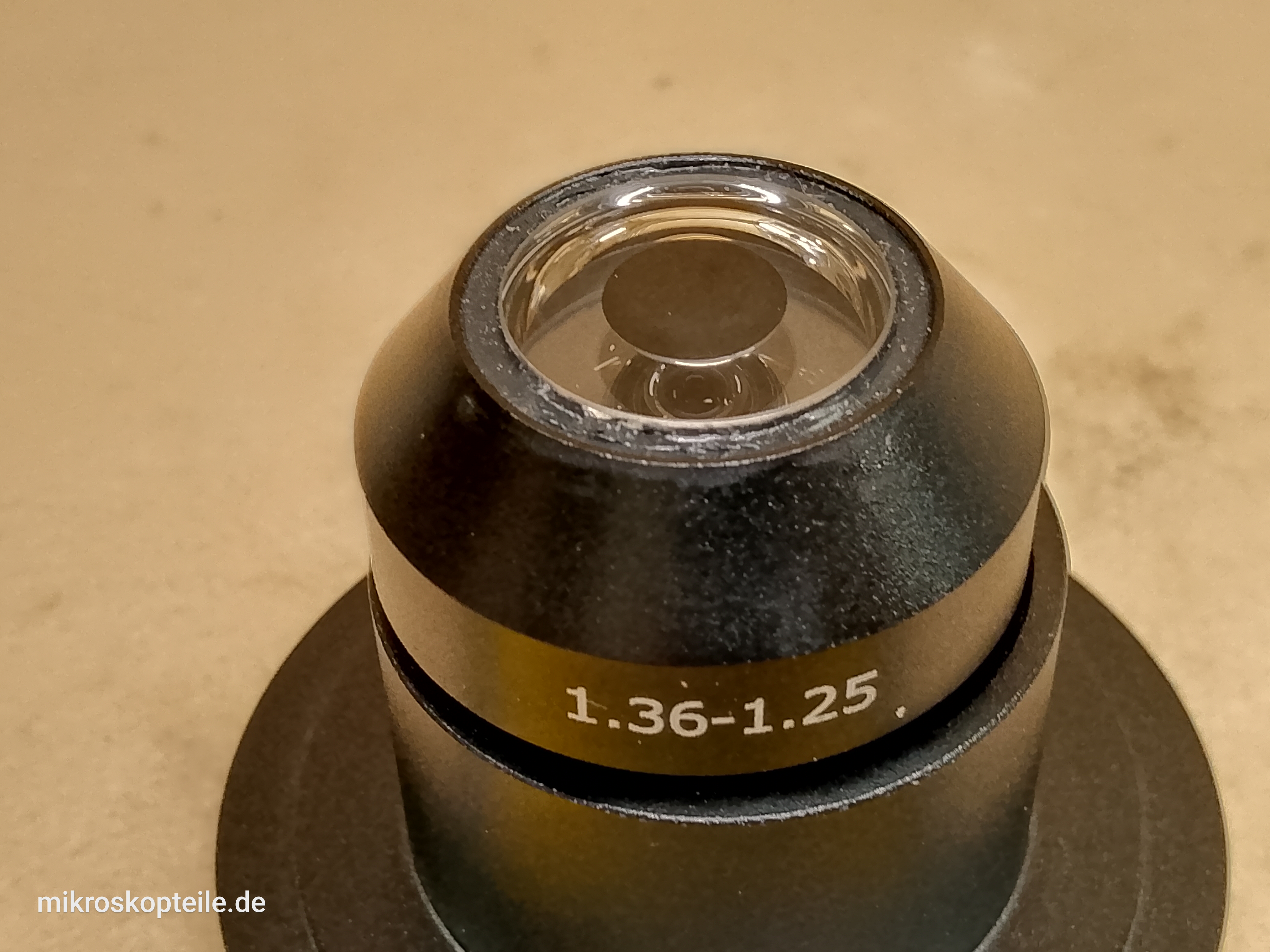 AmScope T490 DK-OIL120 - mikroskopowy olejowy kondensor ciemnego pola z N.A. 1,25 - 1,36 o średnicy 37 mm - different 7 view
