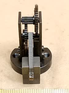 Zeiss Photomicroscope / Universal - mechanizm regulacji precyzyjnej mikroskopu | koła zębate przesuwu mikro - different 6 view