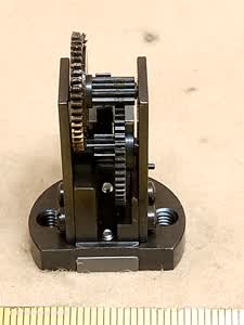 Zeiss Photomicroscope / Universal - mechanizm regulacji precyzyjnej mikroskopu | koła zębate przesuwu mikro - different 10 view