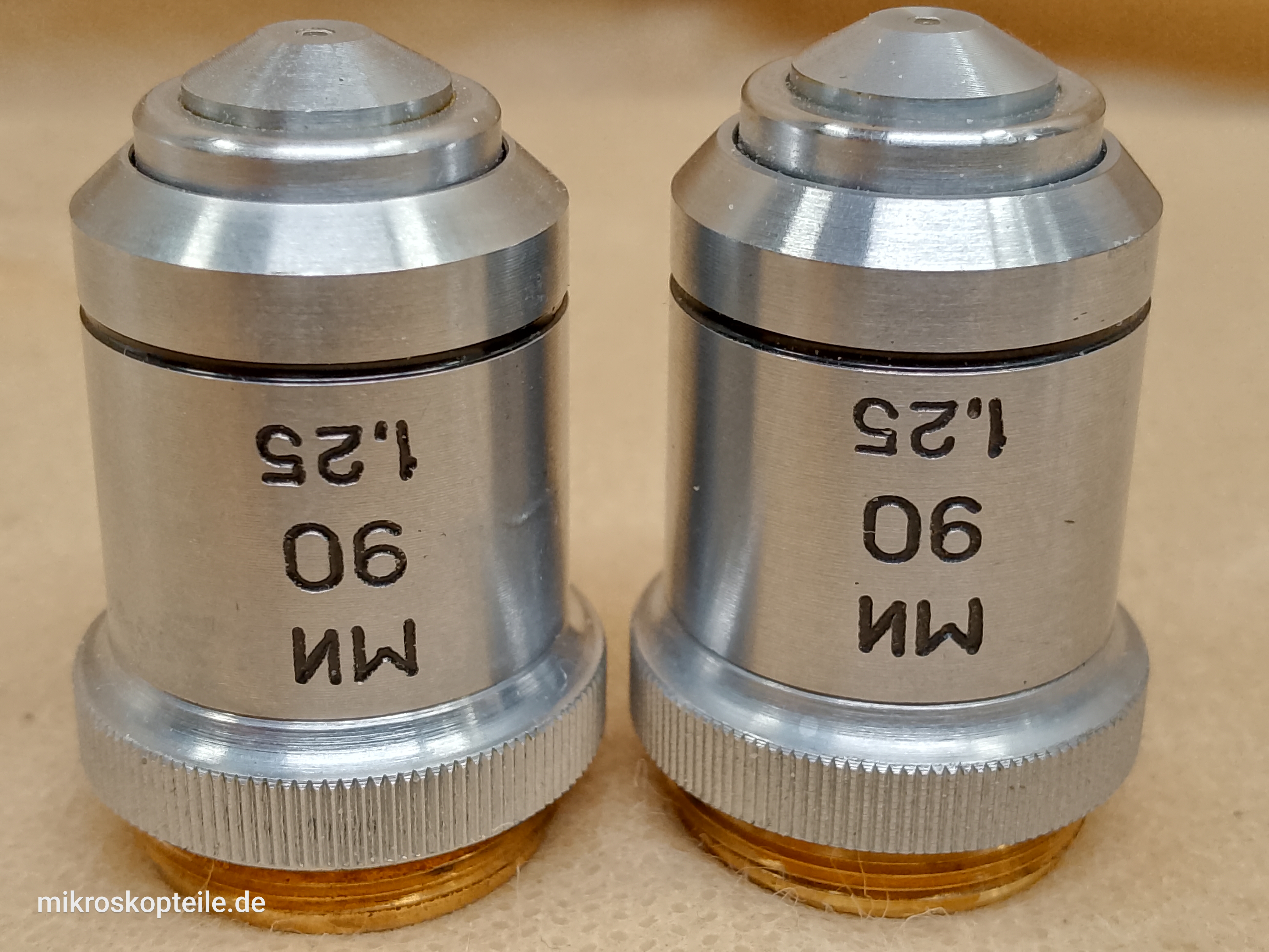 LOMO MI 90 1.25 microscope objective 1992 | ЛОМО Oil 90x Biolam and Olympus CH compatible - different 2 view
