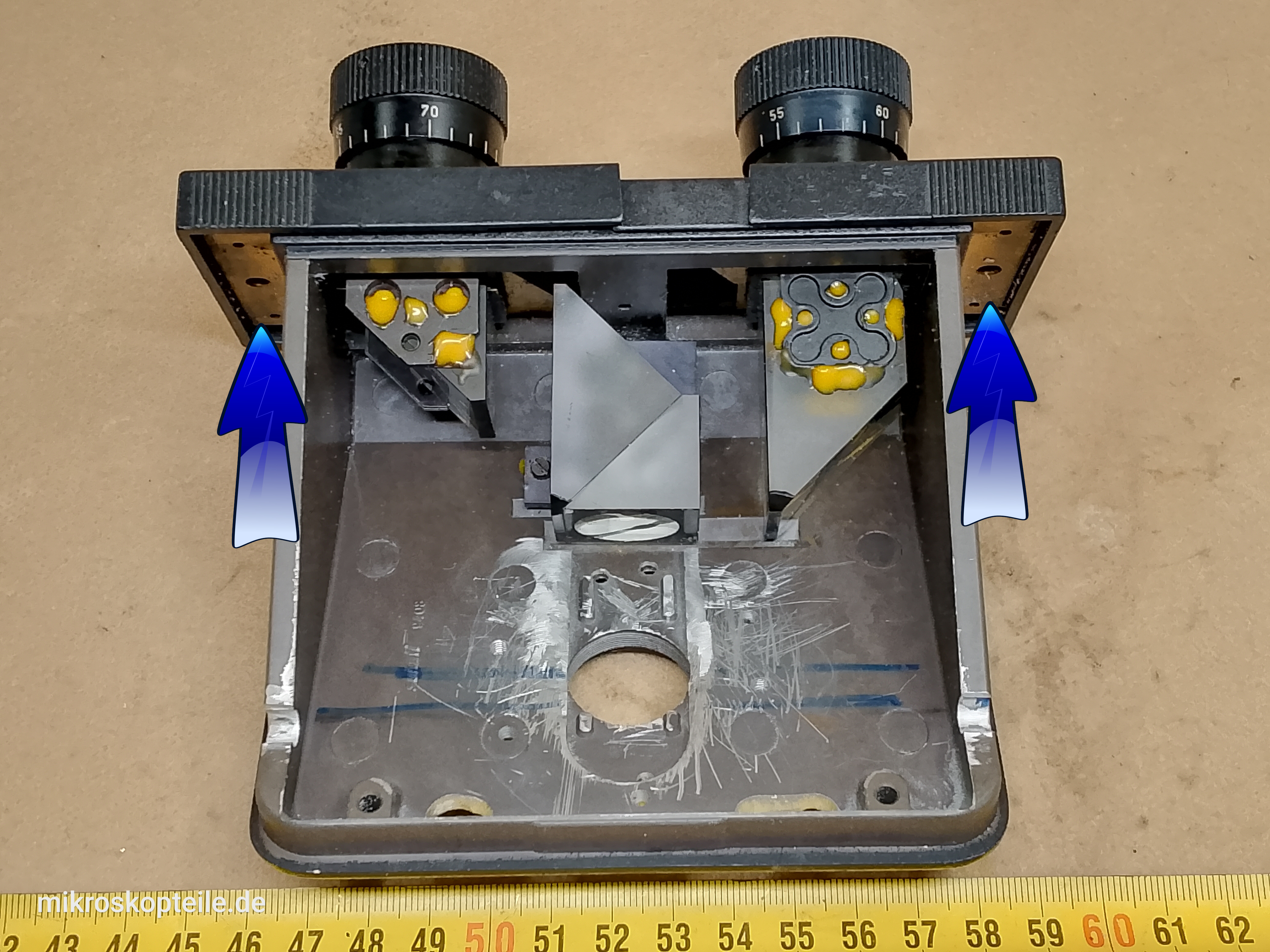 Leitz Wetzlar 512821/20 - mechanizm regulacji rozstawu źrenic mikroskopowej głowicy dwuocznej - ujęcie #7