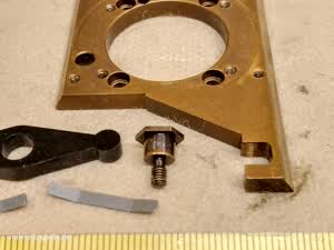 Leitz Wetzlar 512821/20 - mechanizm regulacji rozstawu źrenic mikroskopowej głowicy dwuocznej - ujęcie #6